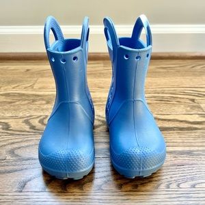 CROCS Handle It Rain Boot in Blue SIZE C8 (Toddler 8)
Waterproof
